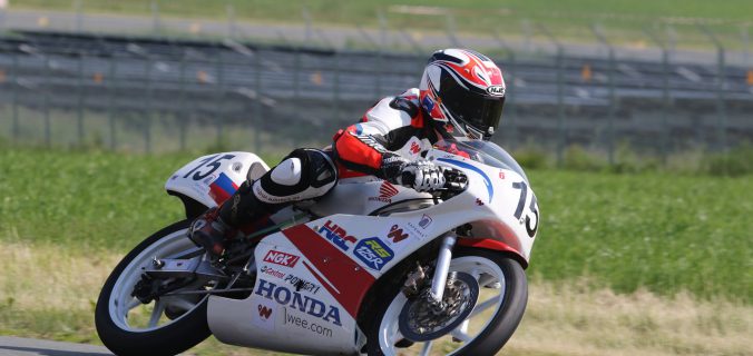 Honda motorcykel på racingbana